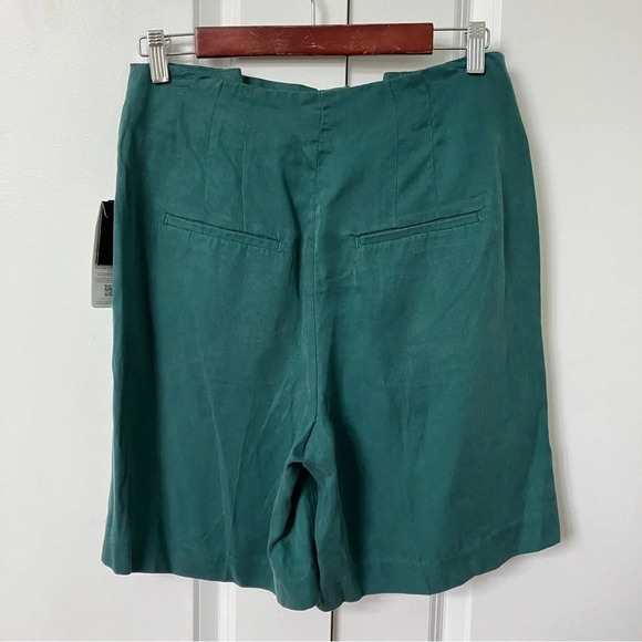 RW&CO Green High Rise Tencel Flowy Pleated Front Shorts - Picture 2 of 6